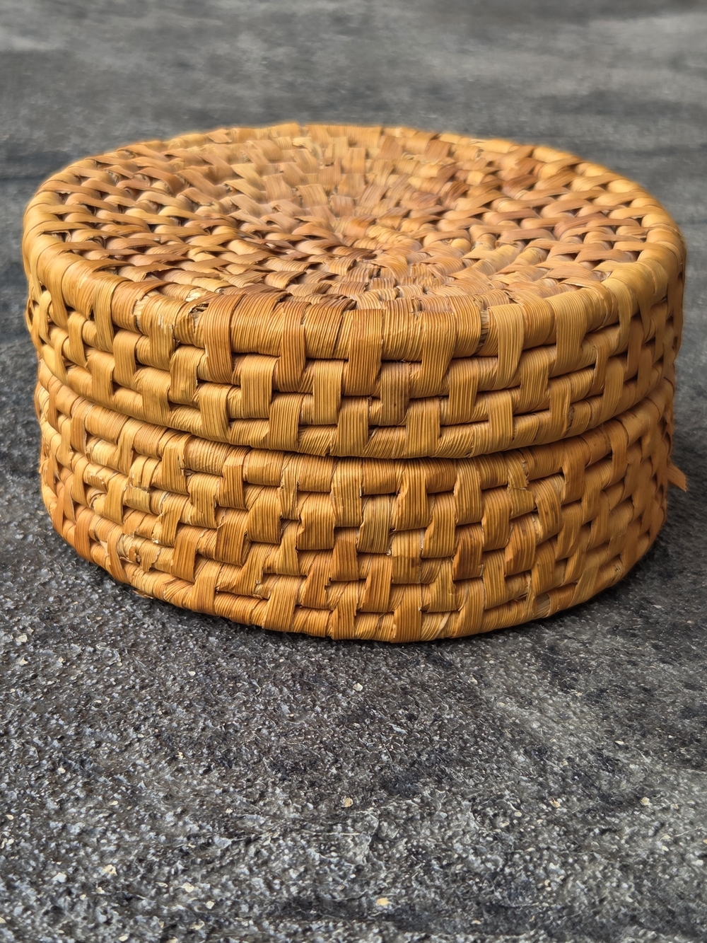 Vintage Natural Tan Woven Rattan Round Storage Basket with Lid